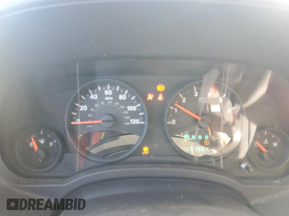 2010 Jeep Patriot Latitude z VIN 1J4NT1GA6AD646990, wystawiony jako Copart lot #47791155 z przebiegiem 131 904 mil mil oraz Czysty tytuł • Clean title. Historia ofert i sprzedaży dostępna na DreamBid. Obrazek 9.