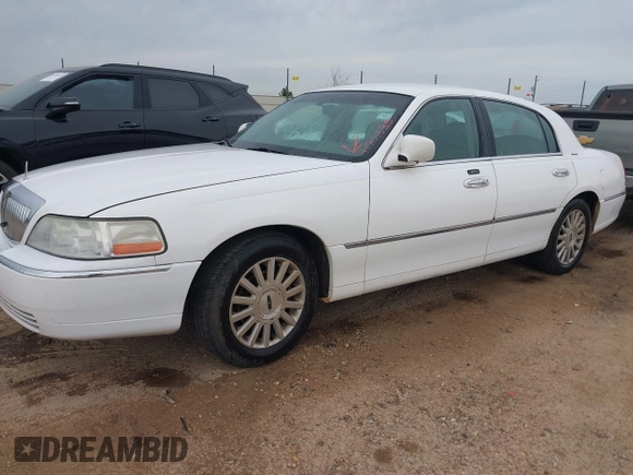 2003 Lincoln Town Car Executive z VIN 1LNHM81W93Y629010, wystawiony jako IAAI lot #41701635 z przebiegiem 247 049 mil mil oraz . Historia ofert i sprzedaży dostępna na DreamBid. Obrazek 2.