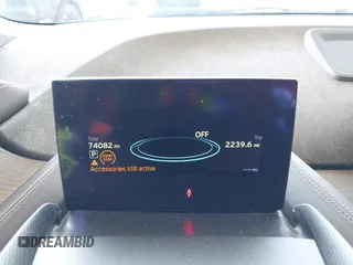 2017 BMW i3 с VIN WBY1Z8C5XHV551484, выставлен на аукционе IAAI как лот 42293232 с пробегом 74 082 миль миль и . История ставок и продаж доступна на DreamBid. Изображение 7.