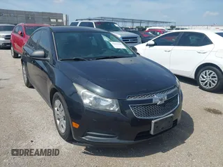 2014 Chevrolet Cruze LS z VIN 1G1PA5SH4E7240221, wystawiony jako IAAI lot #42451646 z przebiegiem 121 691 mil mil oraz . Historia ofert i sprzedaży dostępna na DreamBid. Obrazek 1.