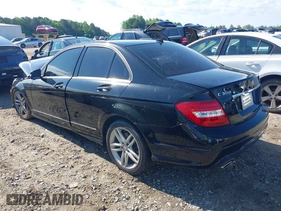 2013 Mercedes-Benz C 300 Sport z VIN WDDGF8AB3DG123189, wystawiony jako IAAI lot #42201267 z przebiegiem 127 315 mil mil oraz . Historia ofert i sprzedaży dostępna na DreamBid. Obrazek 3.