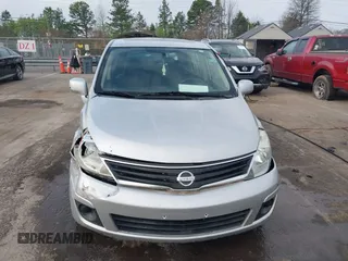 2007 Nissan Versa S z VIN 3N1BC13E47L369909, wystawiony jako IAAI lot #41831330 z przebiegiem 115 767 mil mil oraz . Historia ofert i sprzedaży dostępna na DreamBid. Obrazek 12.