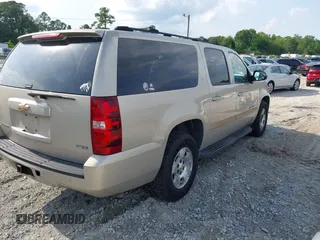 2007 Chevrolet Suburban LTZ with VIN 3GNFC16027G165110, listed as a IAAI auction lot 42120542 with 270,223 mi miles. Bid and sale history available at carsss.com. Image 4.