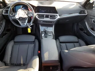 2021 BMW 3 Series 330i xDrive z VIN 3MW5R7J07M8B74109, wystawiony jako Copart lot #45685435 z przebiegiem Nie podano mil oraz Szkoda całkowita • Salvage title. Historia ofert i sprzedaży dostępna na DreamBid. Obrazek 8.