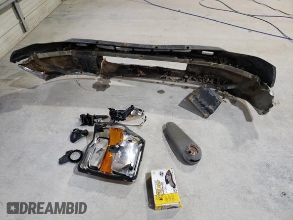 2008 Ford Econoline Passenger XL with VIN 1FBSS31L88DB04015, listed as a Copart auction lot 89138785 with 260,892 mi miles and Salvage Title. Bid and sale history available at DreamBid. Image 13.