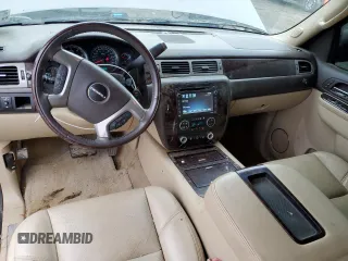 2014 GMC Yukon Denali z VIN 1GKS1EEF7ER222591, wystawiony jako Copart lot #42623745 z przebiegiem 211 992 mil mil oraz Szkoda całkowita • Salvage title. Historia ofert i sprzedaży dostępna na DreamBid. Obrazek 8.