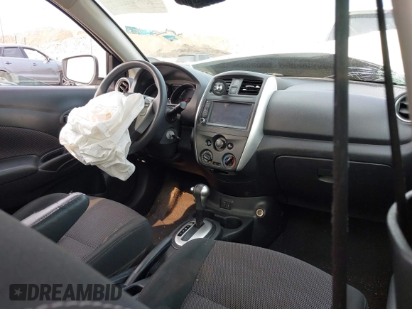 2019 Nissan Versa SV z VIN 3N1CN7AP1KL809079, wystawiony jako IAAI lot #42405903 z przebiegiem 76 115 mil mil oraz . Historia ofert i sprzedaży dostępna na DreamBid. Obrazek 5.