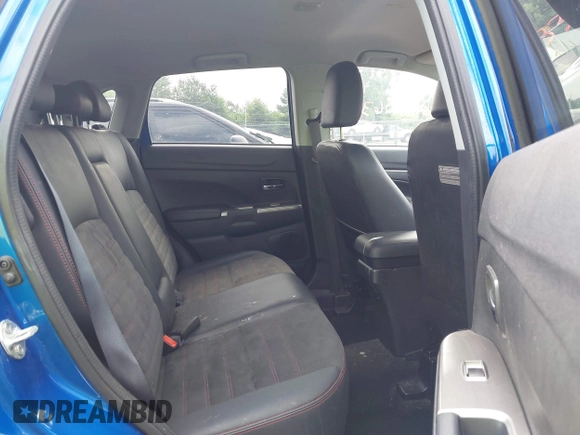 2018 Mitsubishi Outlander SE with VIN JA4AR3AW6JU000961, listed as a IAAI auction lot 42720633 with 124,554 mi miles and . Bid and sale history available at DreamBid. Image 8.