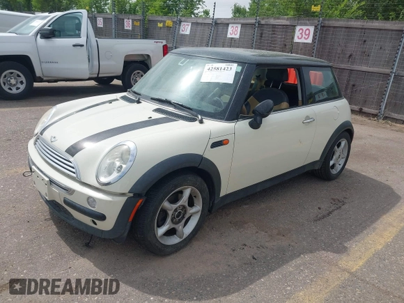 2004 MINI Hardtop with VIN WMWRC334X4TJ56384, listed as a IAAI auction lot 42581423 with 79,129 mi miles and . Bid and sale history available at DreamBid. Image 2.