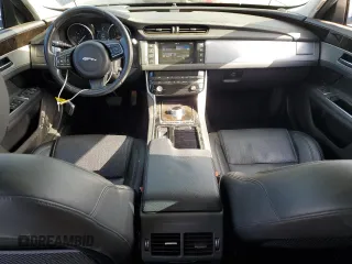 2016 Jaguar XF 35t Prestige with VIN SAJBE4BV8GCY13204, listed as a Copart auction lot 54402355 with 59,030 mi miles and Salvage Title. Bid and sale history available at carsss.com. Image 8.