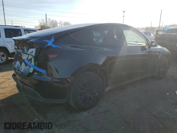 2024 Tesla Model Y Long Range with VIN 7SAYGDEE5RA270382, listed as a Copart auction lot 82899494 with 6,401 mi miles and Clean title. Bid and sale history available at DreamBid. Image 3.