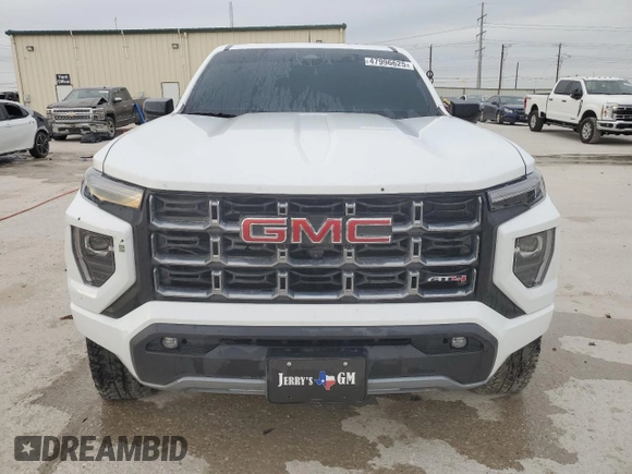 2024 GMC Canyon 4WD AT4 z VIN 1GTP6DEK2R1271647, wystawiony jako Copart lot #47996625 z przebiegiem Nie podano mil oraz Szkoda całkowita • Salvage title. Historia ofert i sprzedaży dostępna na DreamBid. Obrazek 5.