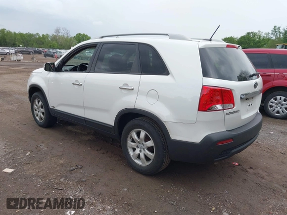 2012 Kia Sorento LX z VIN 5XYKTCA66CG225672, wystawiony jako IAAI lot #42332631 z przebiegiem 137 760 mil mil oraz . Historia ofert i sprzedaży dostępna na DreamBid. Obrazek 3.
