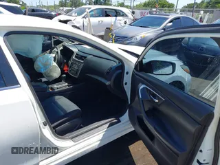 2017 Nissan Altima SR z VIN 1N4AL3AP1HN364103, wystawiony jako IAAI lot #42117683 z przebiegiem 137 704 mil mil oraz . Historia ofert i sprzedaży dostępna na DreamBid. Obrazek 5.