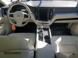 2022 Volvo V60 z VIN YV4102WKXN1085713, wystawiony jako Copart lot #74863483 z przebiegiem 24 240 mil mil oraz . Historia ofert i sprzedaży dostępna na DreamBid. Obrazek 8.