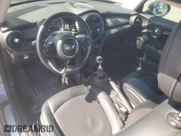 2015 MINI Hardtop z VIN WMWXM5C58FT940378, wystawiony jako Copart lot #52156005 z przebiegiem 115 758 mil mil oraz Czysty tytuł • Clean title. Historia ofert i sprzedaży dostępna na DreamBid. Obrazek 8.