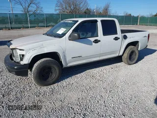 2005 GMC Canyon 1SE SLE Z71 with VIN 1GTDS136258111482, listed as a IAAI auction lot 41768376 with 300,079 mi miles. Bid and sale history available at carsss.com. Image 2.
