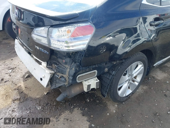 2010 Lexus HS 250h z VIN JTHBB1BAXA2011199, wystawiony jako IAAI lot #41829045 z przebiegiem 155 094 mil mil oraz . Historia ofert i sprzedaży dostępna na DreamBid. Obrazek 6.