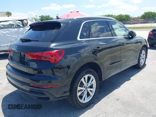 2024 Audi Q3 S line Premium z VIN WA1DECF39R1055263, wystawiony jako IAAI lot #42270200 z przebiegiem 29 691 mil mil oraz . Historia ofert i sprzedaży dostępna na DreamBid. Obrazek 4.