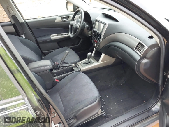 2010 Subaru Forester X Premium z VIN JF2SH6CC9AH724414, wystawiony jako IAAI lot #41948353 z przebiegiem 145 552 mil mil oraz . Historia ofert i sprzedaży dostępna na DreamBid. Obrazek 5.