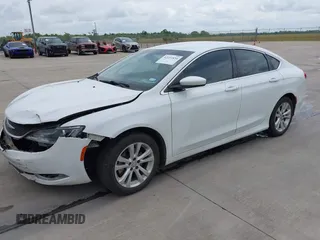 2015 Chrysler 200 Limited z VIN 1C3CCCAB1FN597777, wystawiony jako IAAI lot #42151834 z przebiegiem 257 628 mil mil oraz . Historia ofert i sprzedaży dostępna na DreamBid. Obrazek 2.