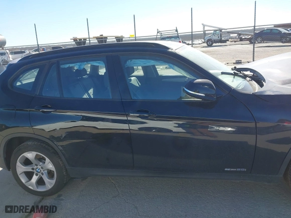 2015 BMW X1 sDrive28i with VIN WBAVM1C58FV498559, listed as a IAAI auction lot 41208638 with 100,452 mi miles. Bid and sale history available at carsss.com. Image 13.