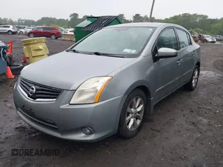 2010 Nissan Sentra S z VIN 3N1AB6AP9AL638624, wystawiony jako IAAI lot #42482578 z przebiegiem 221 987 mil mil oraz . Historia ofert i sprzedaży dostępna na DreamBid. Obrazek 2.