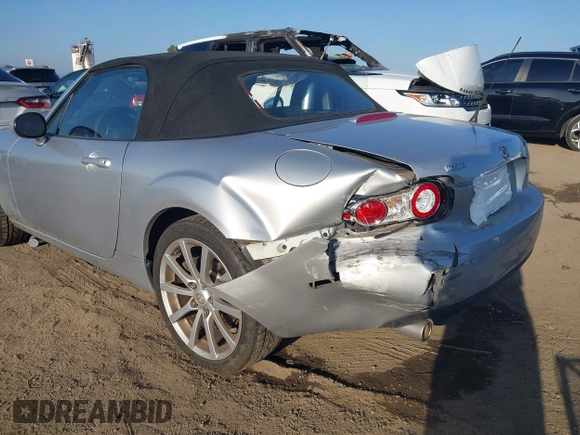 2007 Mazda MX-5 Miata Sport z VIN JM1NC25F170132331, wystawiony jako IAAI lot #42381724 z przebiegiem 74 954 mil mil oraz . Historia ofert i sprzedaży dostępna na DreamBid. Obrazek 6.
