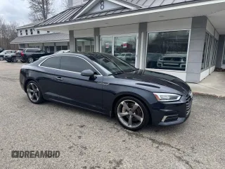 2018 Audi A5 Premium Plus z VIN WAUPNAF50JA002963, wystawiony jako Copart lot #59056015 z przebiegiem 173 092 mil mil oraz Czysty tytuł • Clean title. Historia ofert i sprzedaży dostępna na DreamBid. Obrazek 1.