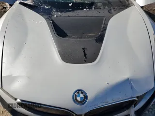 2015 BMW i8 z VIN WBY2Z2C51FV392594, wystawiony jako Copart lot #42561715 z przebiegiem Nie podano mil oraz Szkoda całkowita • Salvage title. Historia ofert i sprzedaży dostępna na DreamBid. Obrazek 12.
