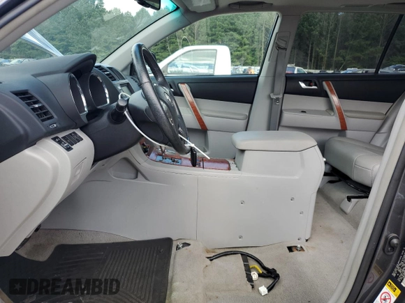2010 Toyota Highlander Limited with VIN 5TDDK3EH1AS002074, listed as a Copart auction lot 61132555 with 69,600 mi miles and Salvage title. Bid and sale history available at DreamBid. Image 7.