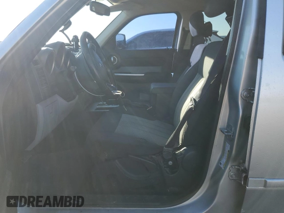 2010 Dodge Nitro SXT z VIN 1D4PT5GK5AW106990, wystawiony jako Copart lot #88719415 z przebiegiem 193 019 mil mil oraz Szkoda całkowita • Salvage title. Historia ofert i sprzedaży dostępna na DreamBid. Obrazek 7.