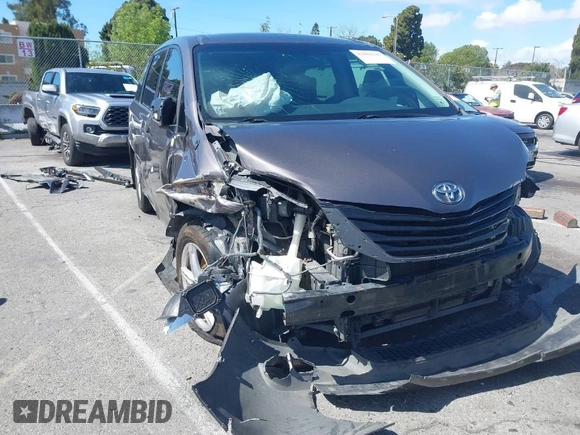 2011 Toyota Sienna with VIN 5TDZK3DC0BS078642, listed as a IAAI auction lot 41802147 with 263,309 mi miles. Bid and sale history available at carsss.com. Image 1.