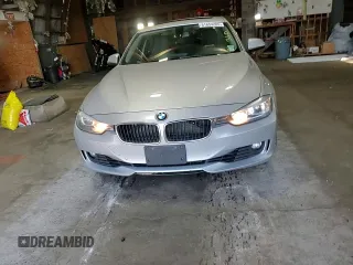 2014 BMW 3 Series 328i xDrive z VIN WBA3B5C55EP652751, wystawiony jako Copart lot #61654285 z przebiegiem 134 642 mil mil oraz Szkoda całkowita • Salvage title. Historia ofert i sprzedaży dostępna na DreamBid. Obrazek 13.