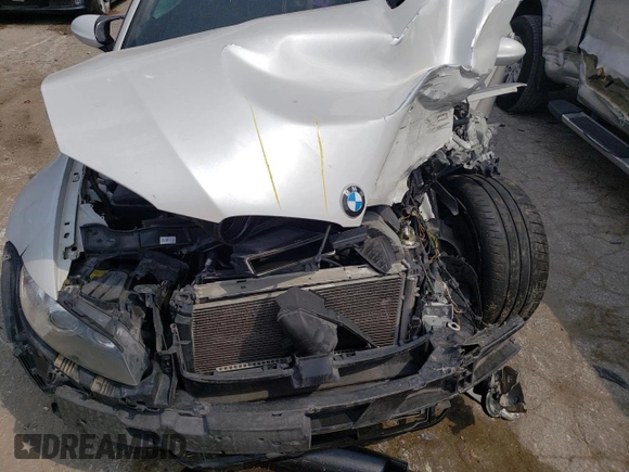 2012 BMW M3 z VIN WBSKG9C56CE798133, wystawiony jako Copart lot #53329103 z przebiegiem Nie podano mil oraz Szkoda całkowita • Salvage title. Historia ofert i sprzedaży dostępna na DreamBid. Obrazek 12.