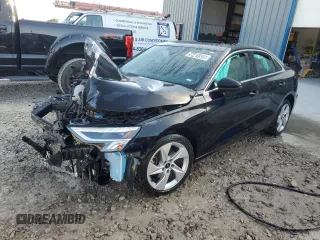 2024 Audi A3 Premium z VIN WAUAUDGYXRA100025, wystawiony jako Copart lot #56401935 z przebiegiem 42 408 mil mil oraz Nie do naprawy. Historia ofert i sprzedaży dostępna na DreamBid. Obrazek 1.