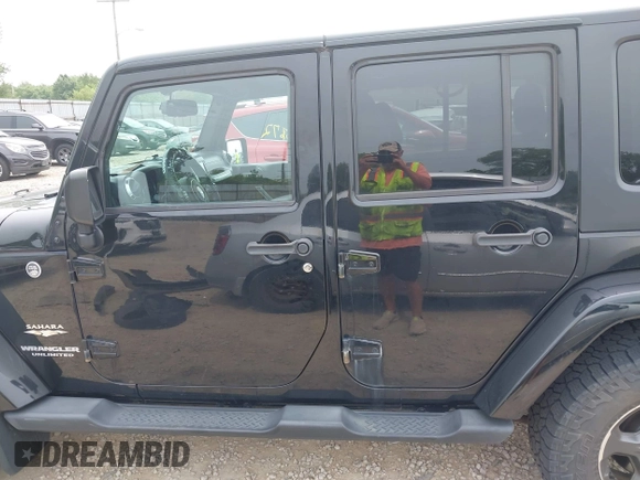 2014 Jeep Wrangler Unlimited Sahara with VIN 1C4HJWEG8EL292835, listed as a IAAI auction lot 42705672 with 176,769 mi miles and . Bid and sale history available at DreamBid. Image 15.