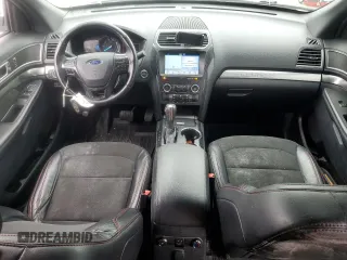 2019 Ford Explorer XLT z VIN 1FM5K8D84KGA57144, wystawiony jako Copart lot #60521115 z przebiegiem 131 517 mil mil oraz Szkoda całkowita • Salvage title. Historia ofert i sprzedaży dostępna na DreamBid. Obrazek 8.