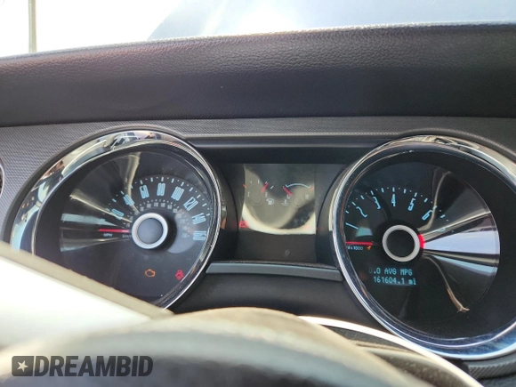 2014 Ford Mustang V6 z VIN 1ZVBP8AM2E5297686, wystawiony jako Copart lot #60561645 z przebiegiem 161 604 mil mil oraz Szkoda całkowita • Salvage title. Historia ofert i sprzedaży dostępna na DreamBid. Obrazek 9.