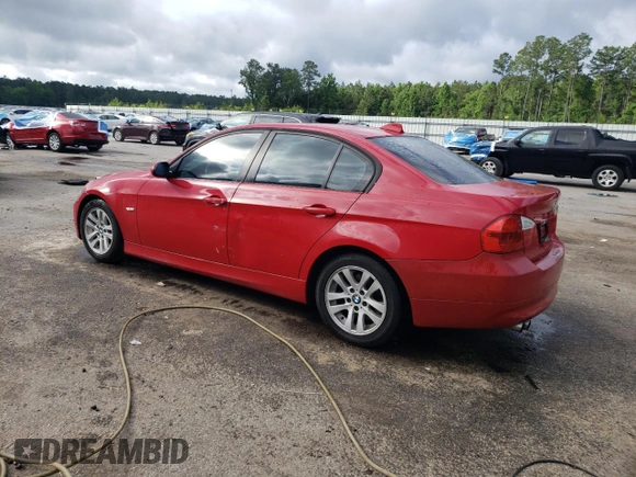 2007 BMW 3 Series 328i z VIN WBAVA33517KX80212, wystawiony jako Copart lot #55639855 z przebiegiem 246 801 mil mil oraz Szkoda całkowita • Salvage title. Historia ofert i sprzedaży dostępna na DreamBid. Obrazek 2.