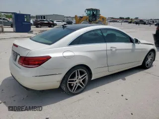 2014 Mercedes-Benz E 350 z VIN WDDKJ5KB9EF248551, wystawiony jako Copart lot #52093305 z przebiegiem 164 110 mil mil oraz Szkoda całkowita • Salvage title. Historia ofert i sprzedaży dostępna na DreamBid. Obrazek 3.