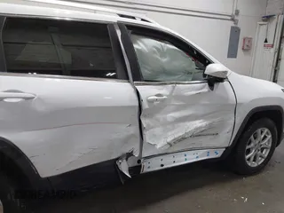 2018 Jeep Cherokee Latitude Plus with VIN 1C4PJMLX0JD546013, listed as a IAAI auction lot 41350102 with 40,017 mi miles and . Bid and sale history available at DreamBid. Image 6.