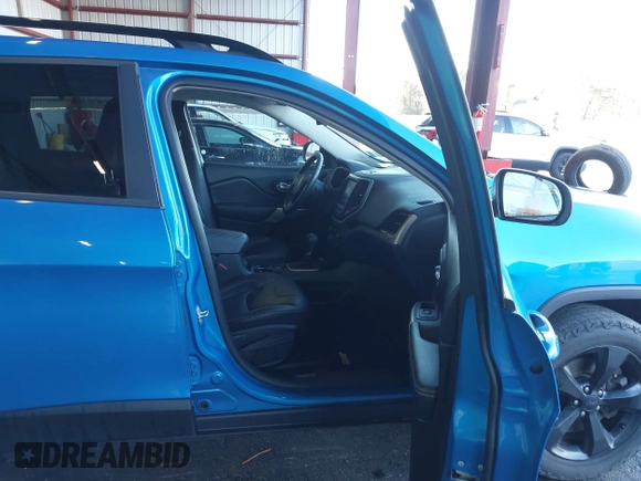 2018 Jeep Cherokee Limited with VIN 1C4PJMDX3JD575794, listed as a IAAI auction lot 41092523 with 64,337 mi miles. Bid and sale history available at carsss.com. Image 5.