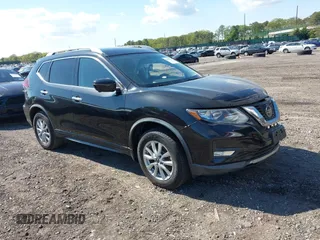 2018 Nissan Rogue SV z VIN KNMAT2MV9JP600148, wystawiony jako IAAI lot #42202229 z przebiegiem 40 966 mil mil oraz . Historia ofert i sprzedaży dostępna na DreamBid. Obrazek 1.