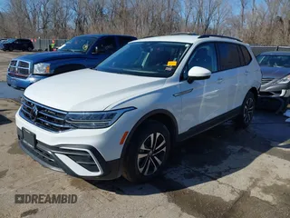 2022 Volkswagen Tiguan S with VIN 3VV0B7AX5NM042667, listed as a IAAI auction lot 41523101 with 41,724 mi miles and . Bid and sale history available at DreamBid. Image 19.