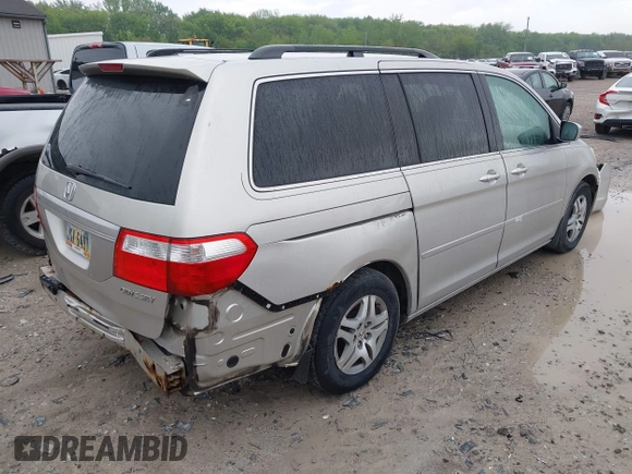 2005 Honda Odyssey EX-L with VIN 5FNRL38685B055538, listed as a IAAI auction lot 42183078 with 277,597 mi miles and . Bid and sale history available at carsss.com. Image 4.