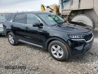 2021 Kia Sorento LX z VIN 5XYRG4LC7MG006894, wystawiony jako Copart lot #51697305 z przebiegiem 99 284 mil mil oraz Szkoda całkowita • Salvage title. Historia ofert i sprzedaży dostępna na DreamBid. Obrazek 4.