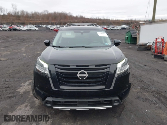 2023 Nissan Pathfinder SL z VIN 5N1DR3CC7PC225860, wystawiony jako IAAI lot #41733202 z przebiegiem 23 118 mil mil oraz . Historia ofert i sprzedaży dostępna na DreamBid. Obrazek 12.