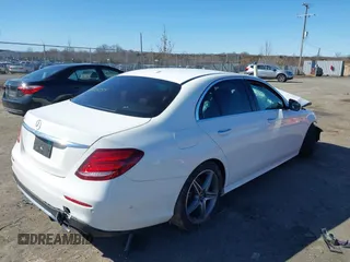 2019 Mercedes-Benz E 300 с VIN WDDZF4JB3KA515414, выставлен на аукционе IAAI как лот 38868239 с пробегом 61 449 миль миль и . История ставок и продаж доступна на DreamBid. Изображение 4.