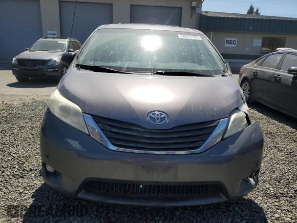 2011 Toyota Sienna XLE z VIN 5TDDK3DC2BS012927, wystawiony jako Copart lot #54073135 z przebiegiem 307 546 mil mil oraz Szkoda całkowita • Salvage title. Historia ofert i sprzedaży dostępna na DreamBid. Obrazek 5.